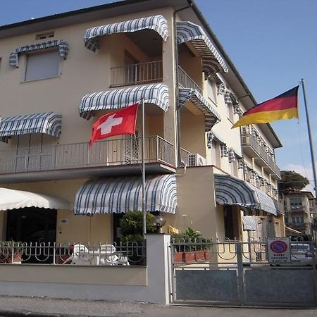 Hotel Perla Del Mare Lido di Camaiore Luaran gambar